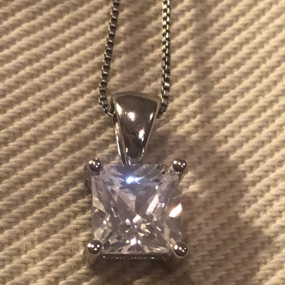 Sterling Silver CZ pendant & box chain, 18 inches